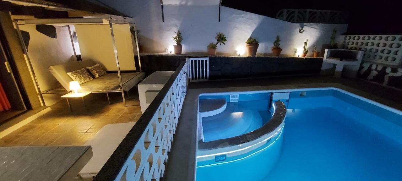 Aloelux Villa !! - Private Villa With Pool , Jacuzzi, Cinema, Massage ,Wonderful View, Art Desing Villa Tías Exterior foto